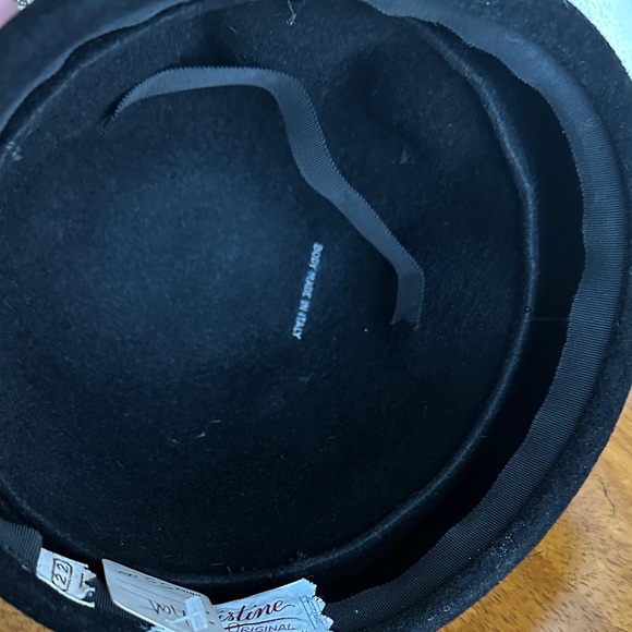 Elegant Vintage Black Velvet Hat with Rhinestone Detail and Hat Pin - Picture 6 of 8